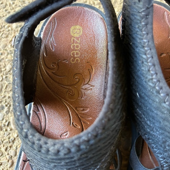 zees shoes open toe & heel. Elastic upper for stretch Sz 8 - Picture 6 of 7